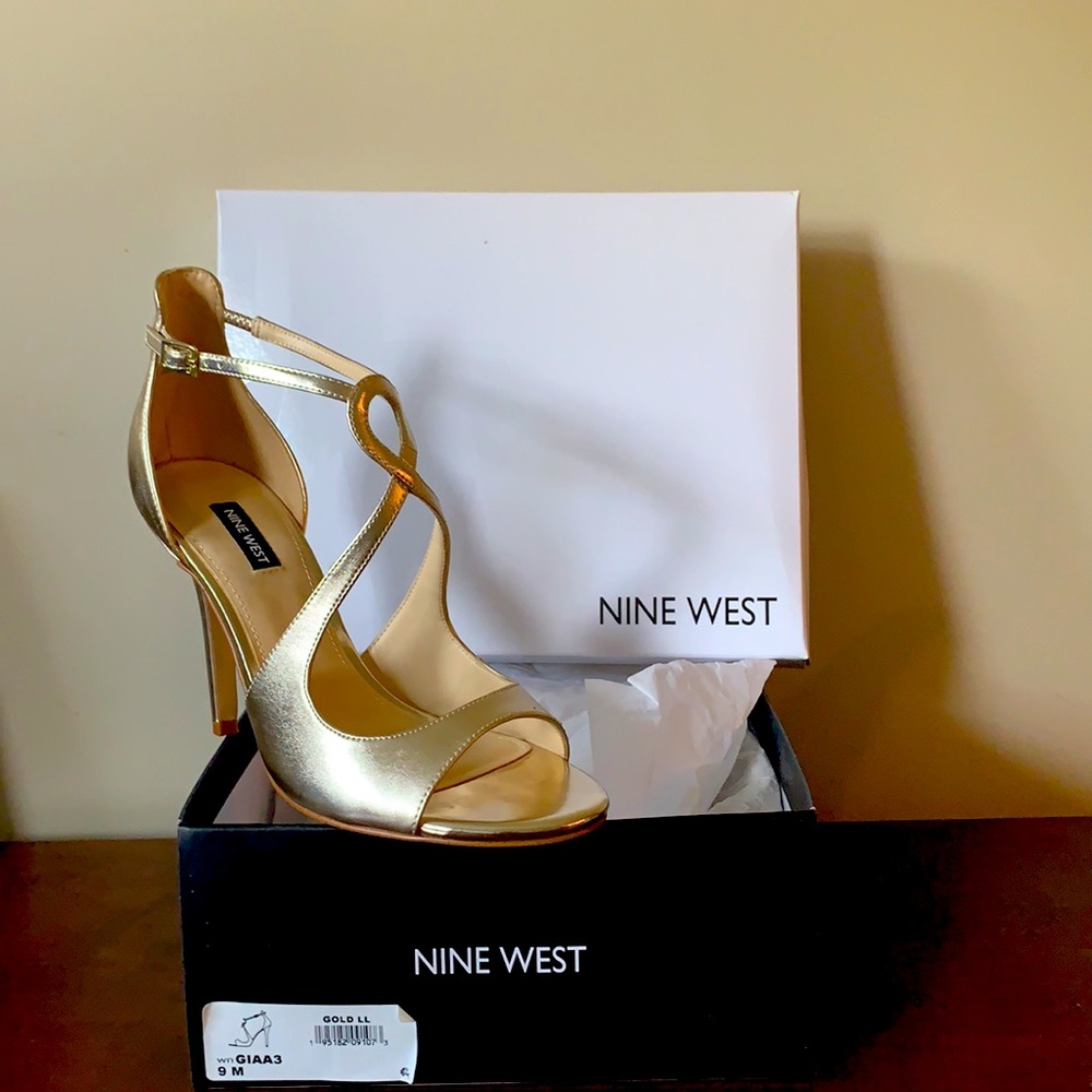 Nine West Gold open toe pump (4”) Size 9 M
